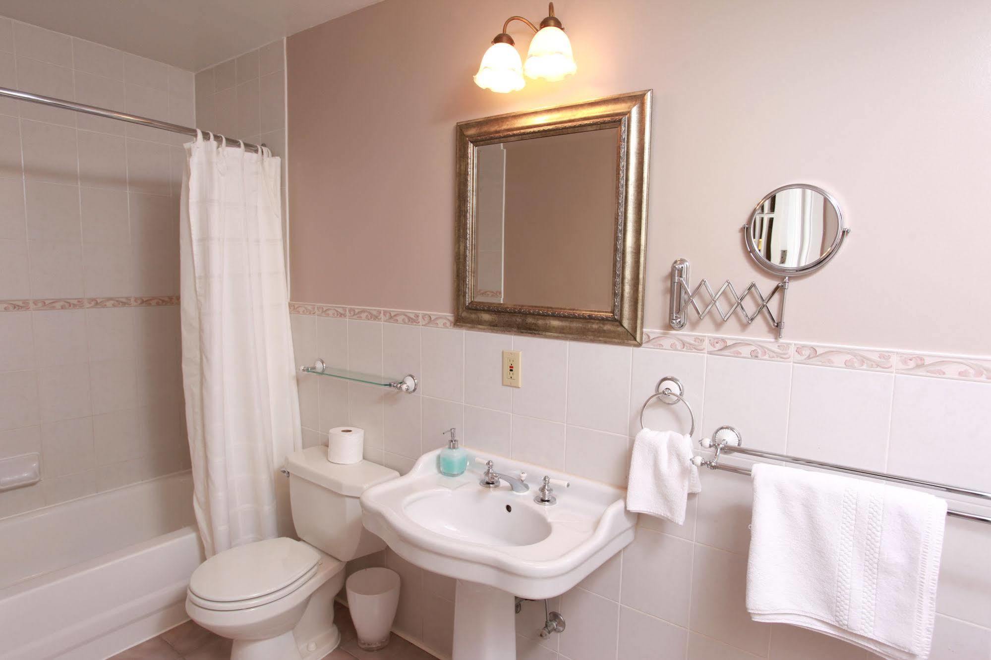 Rosemount 3* Kingston